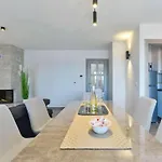Villa Modern Futura With Pool *