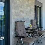 Modern Futura With Pool Villa