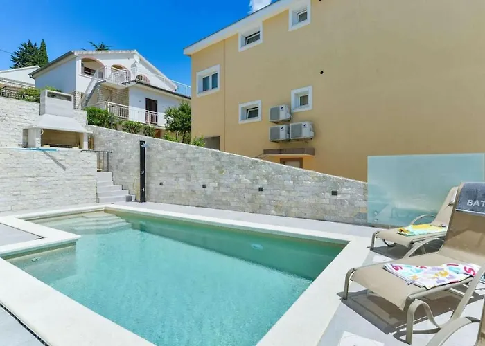 Modern Futura With Pool Ясенице