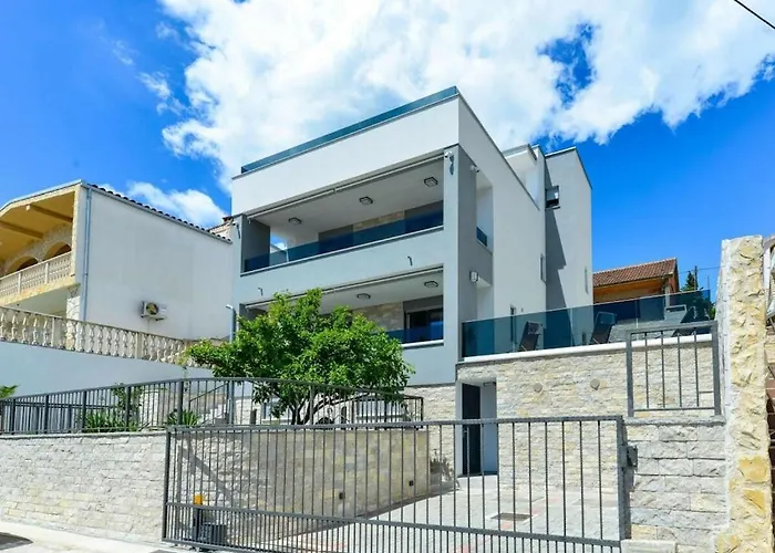 Modern Futura With Pool *