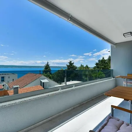 Modern Futura With Pool
