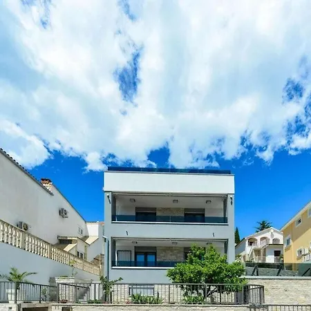 Villa Modern Futura With Pool *
