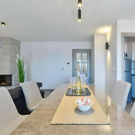 Villa Modern Futura With Pool *