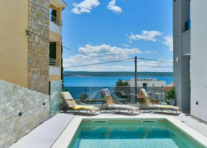 Modern Futura With Pool Vila *