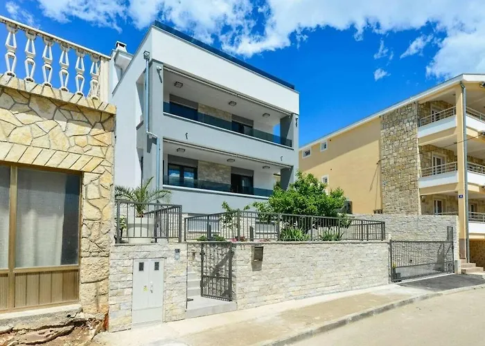 Modern Futura With Pool Villa