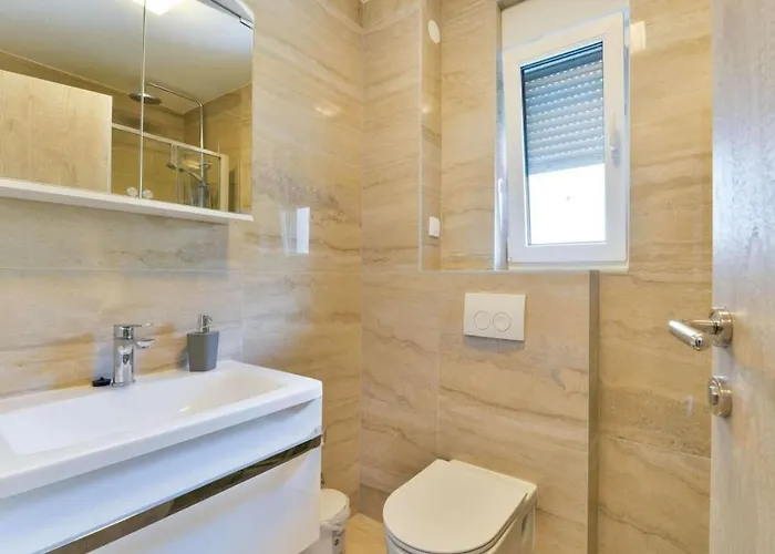 Modern Futura With Pool Vila *