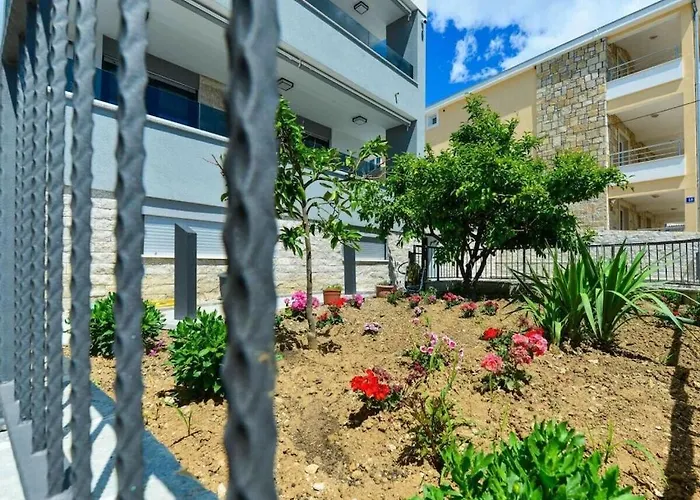 Modern Futura With Pool